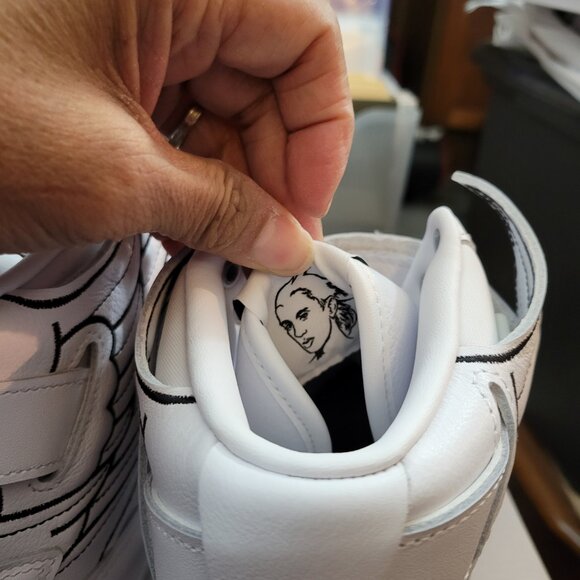 Athletic_Shoes